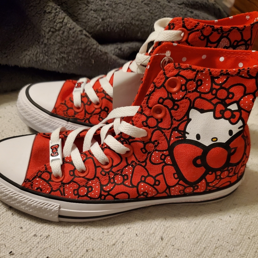 Hello Kitty Converse